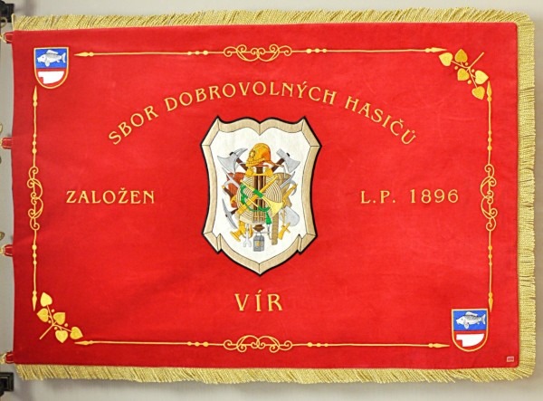 Ručne vyšívaná zástava SDH Vír.