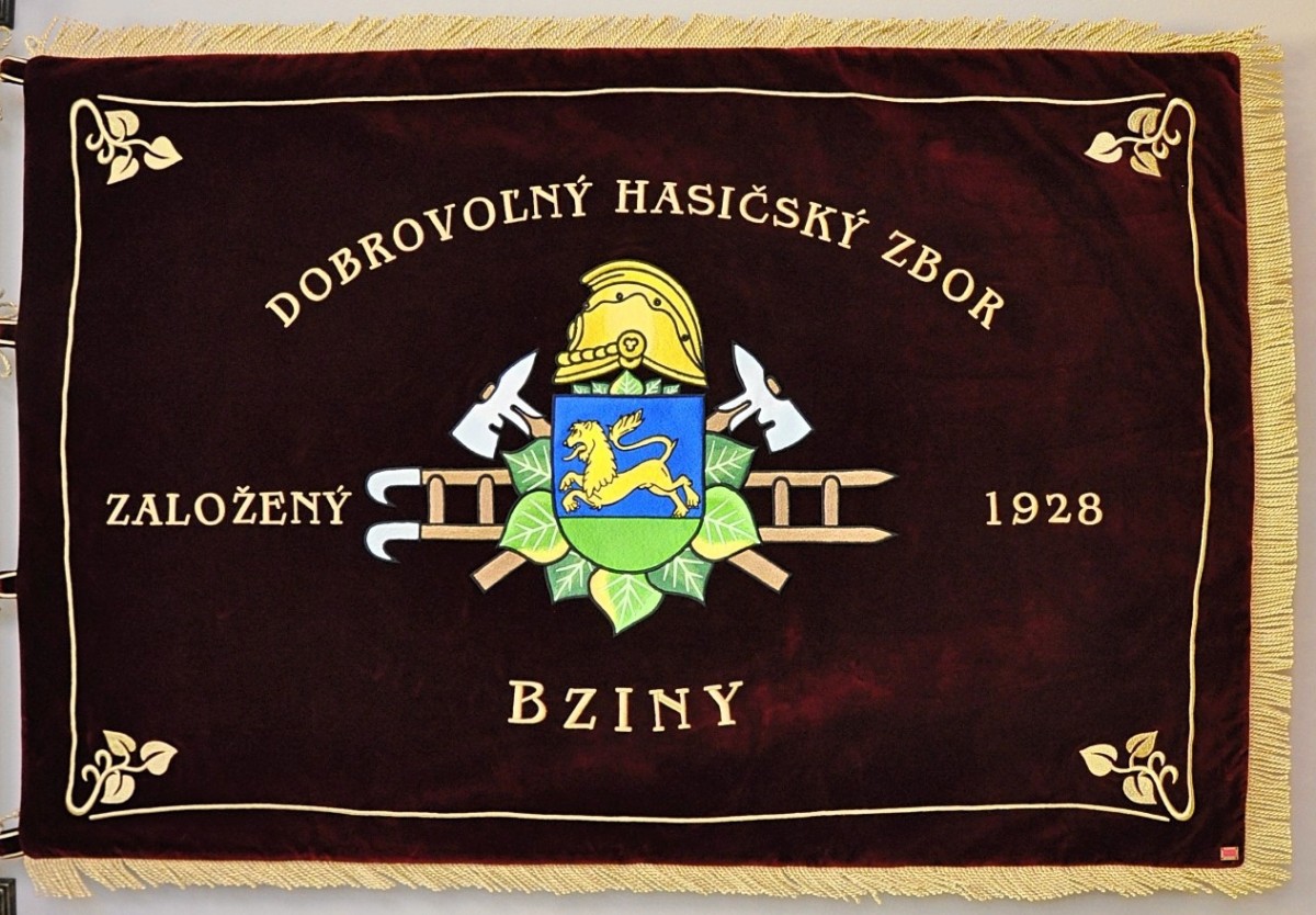 Vyšívaná hasičská zástava so znakom obce, DHZ Bziny.