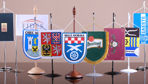 Stolné vlajočky a stojany