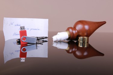 Hlavice s posolstvom pre uchovanie odkazu ďalším generáciám