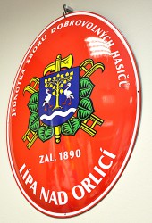 Smaltovaná oválna ceduľa s hasičským znakom