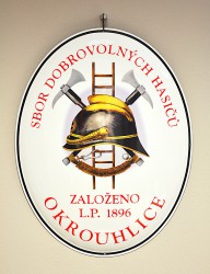 Smaltovaná hasičská oválna ceduľa s nostalgickým hasičským znakom