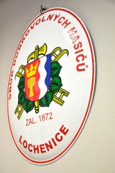 Smaltovaný ovál so znakom a názvom zboru