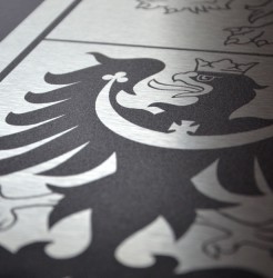 Detail velkého štátneho znaku ČR z hliníkovej dosky 