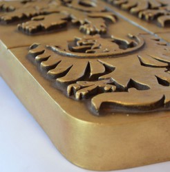 Detail sádrokartónového štátneho znaku ČR s patinou 