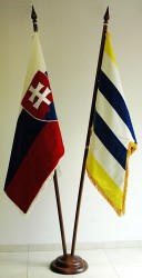 Vlajka mesta Púchov a štátna vlajka Slovenskej republiky