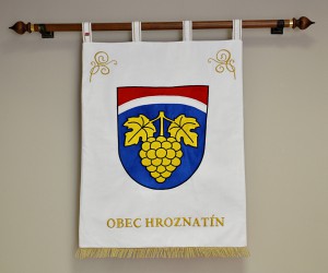 Vyšívaný veľký znak pre obec Hroznatín